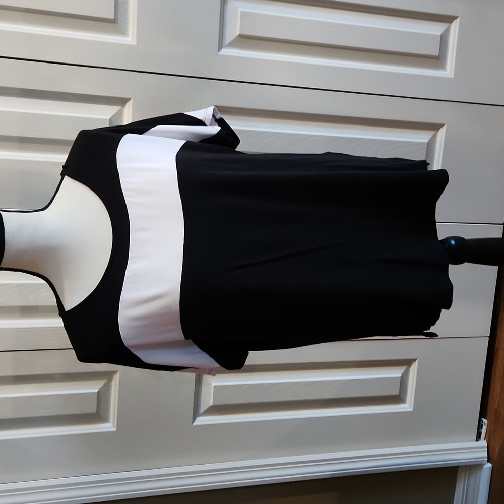 Dana Buchman  excellent condition,  Women's Top,  Size Medium,  Black, White